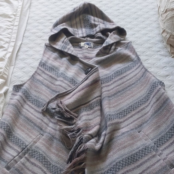 Poncho style vest - Picture 1 of 3